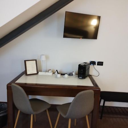 Palazzo Cusani Charming Rooms Vercelli Esterno foto