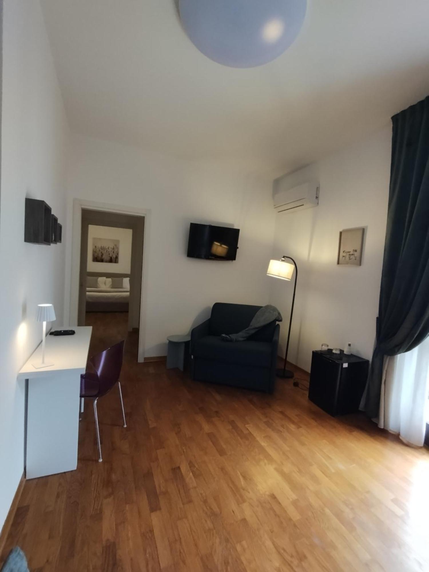 Palazzo Cusani Charming Rooms Vercelli Esterno foto