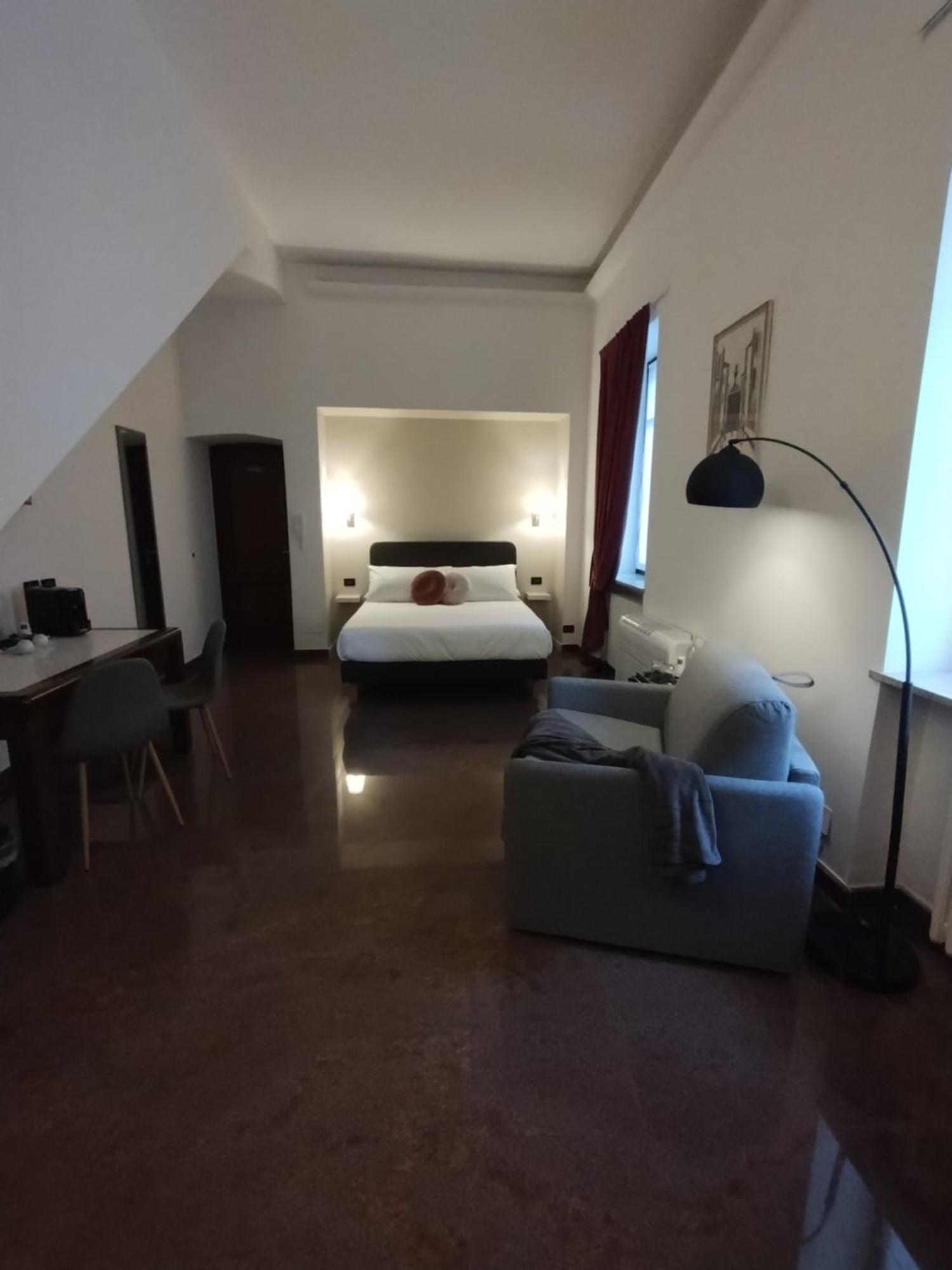 Palazzo Cusani Charming Rooms Vercelli Esterno foto
