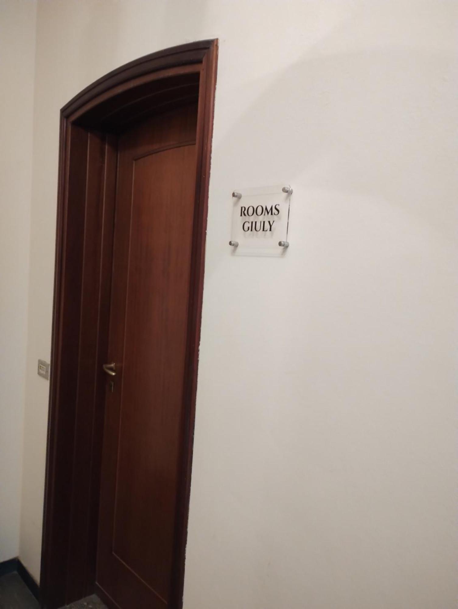 Palazzo Cusani Charming Rooms Vercelli Esterno foto