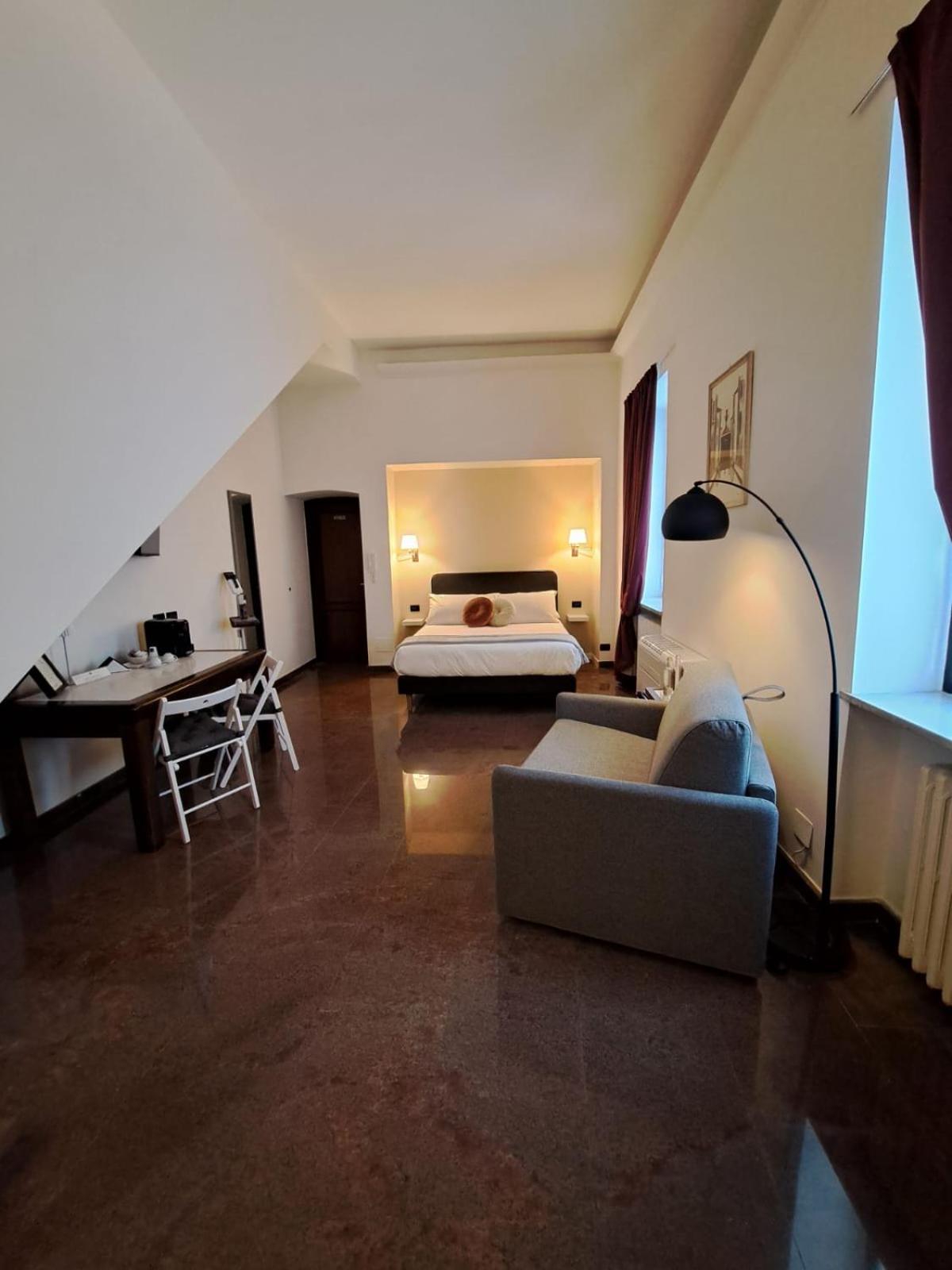 Palazzo Cusani Charming Rooms Vercelli Esterno foto