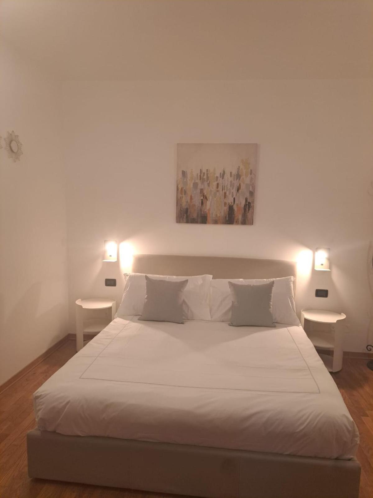 Palazzo Cusani Charming Rooms Vercelli Esterno foto