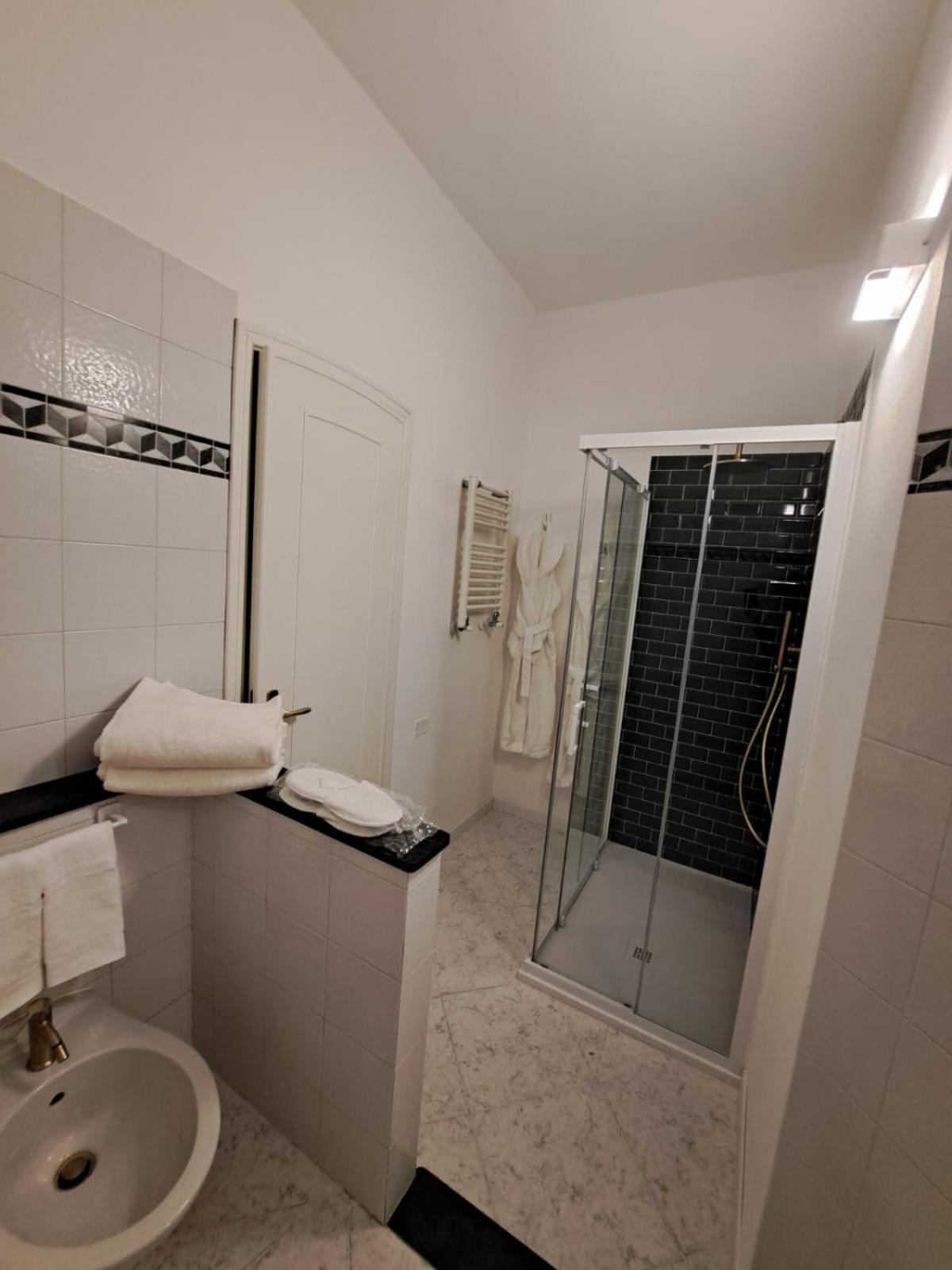 Palazzo Cusani Charming Rooms Vercelli Esterno foto